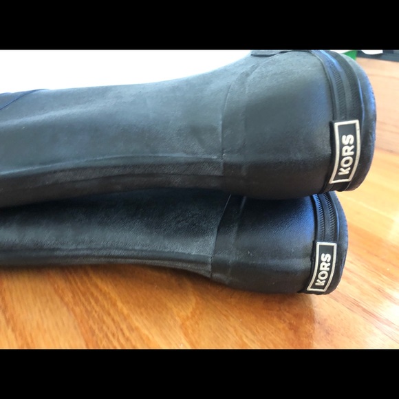 KORS rain boots & shoulder messenger bag - Picture 3 of 12